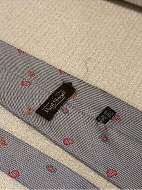 Paul Stuart Light Gray Paisley-Accent Silk Tie